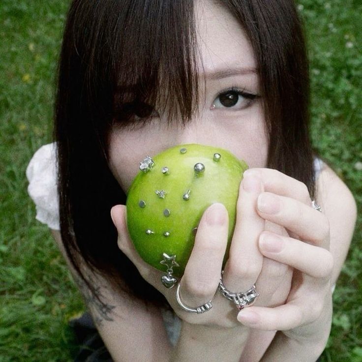 ૮˃̵֊ ˂̵ ა as green as possible - Discord Profile Picture | Free PFP Download