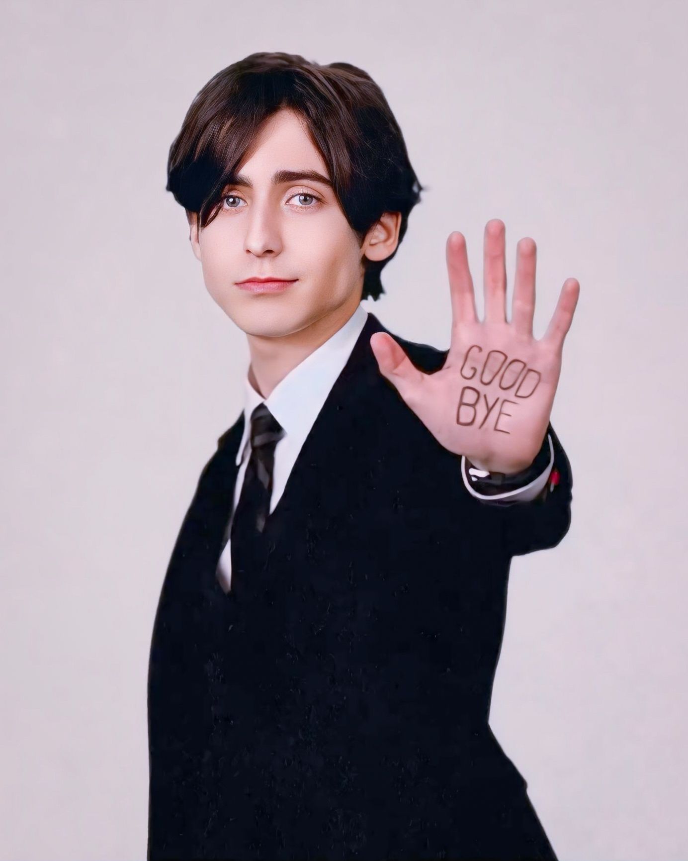 𝓐𝓲𝓭𝓪𝓷 𝓖𝓪𝓵𝓵𝓪𝓰𝓱𝓮𝓻 - Discord Profile Picture | Free PFP Download