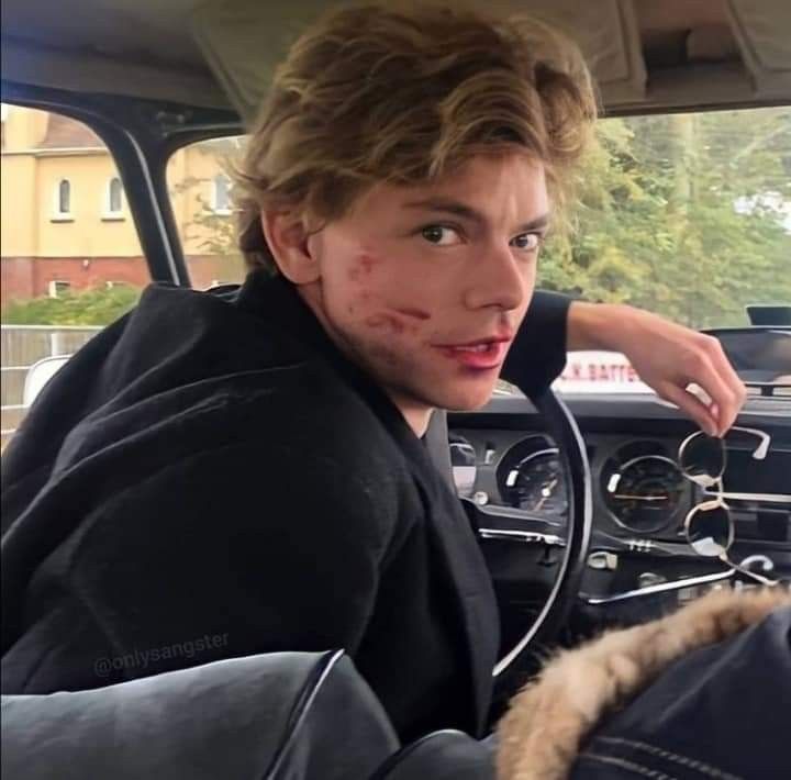 thomas sangster ㅤᵕ̈♡☁︎⋆｡˚ - Discord Profile Picture | Free PFP Download